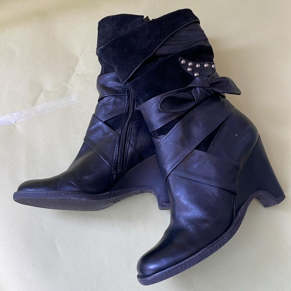 Vintage black Bronx suede/leather boots